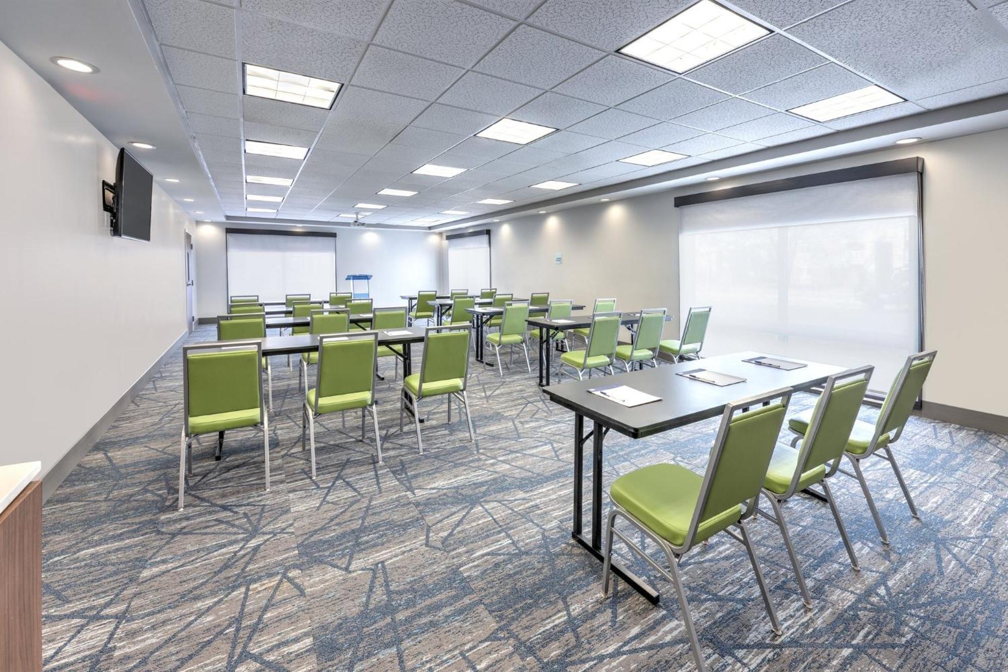 Holiday Inn Express & Suites Moore By Ihg Exterior foto